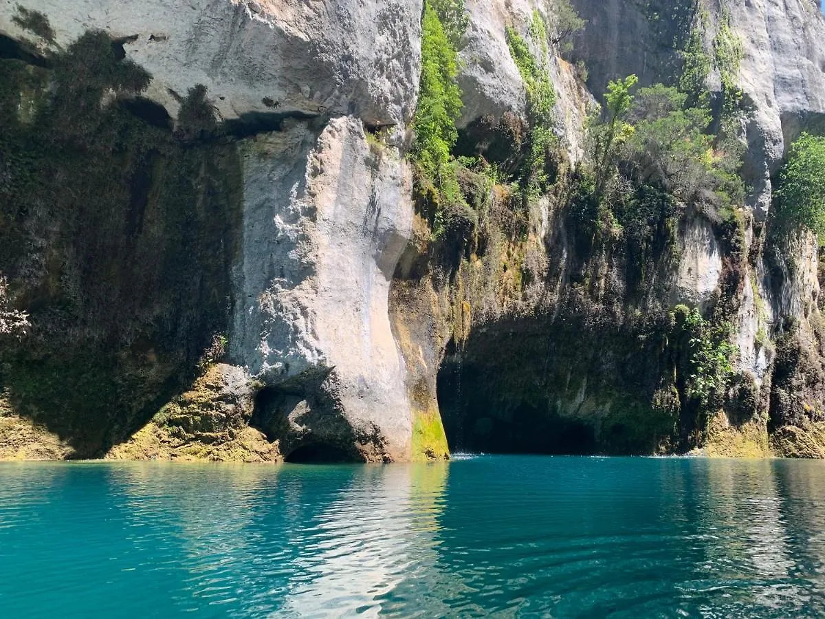 Les Gorges et Lacs du Verdon: Flexible Maison Accommodations Regusse