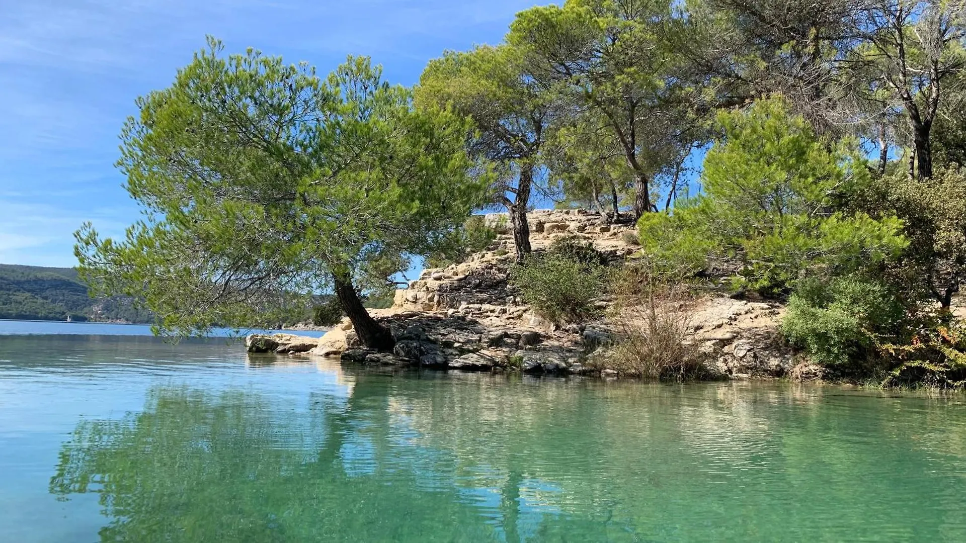 Les Gorges et Lacs du Verdon: Flexible Maison Accommodations Regusse