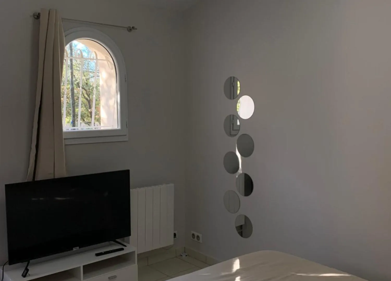 Les Gorges et Lacs du Verdon: Flexible Maison Accommodations Regusse