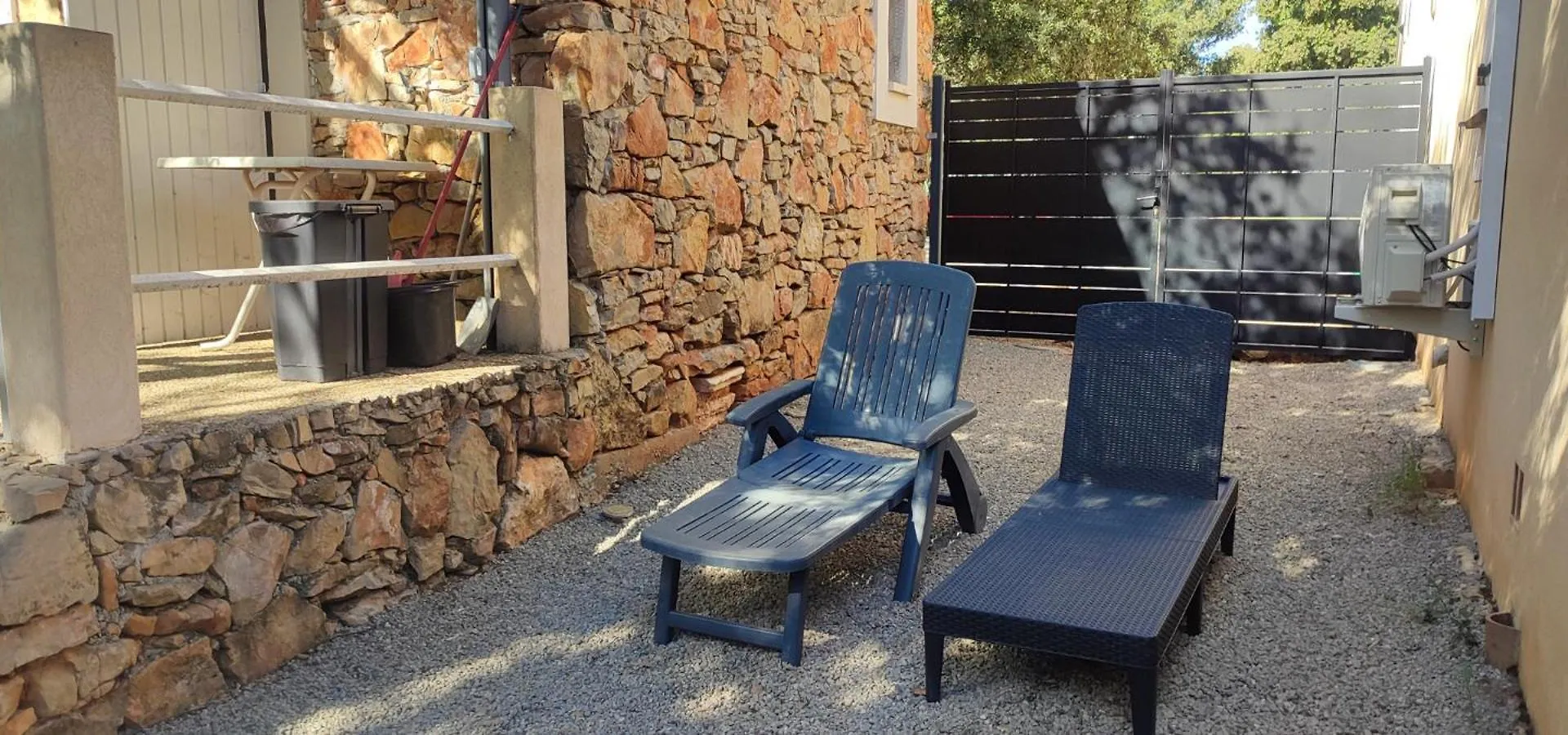 Les Gorges et Lacs du Verdon: Flexible Maison Accommodations Regusse
