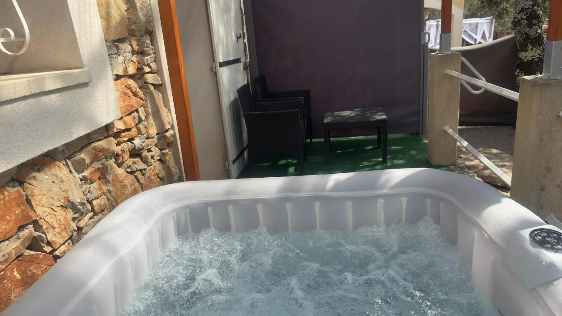Les Gorges et Lacs du Verdon: Flexible Maison Accommodations Regusse 0*,  France