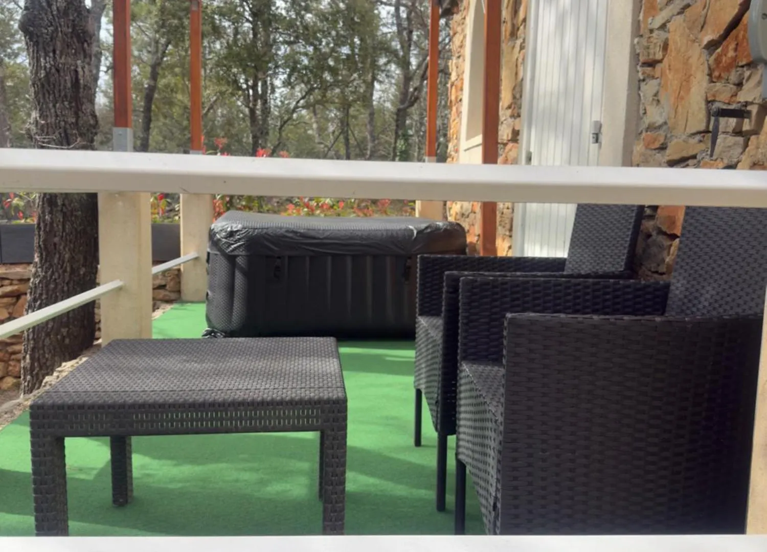Les Gorges et Lacs du Verdon: Flexible Maison Accommodations Regusse 0*,