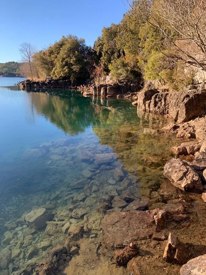 Les Gorges et Lacs du Verdon: Flexible Maison Accommodations Regusse France
