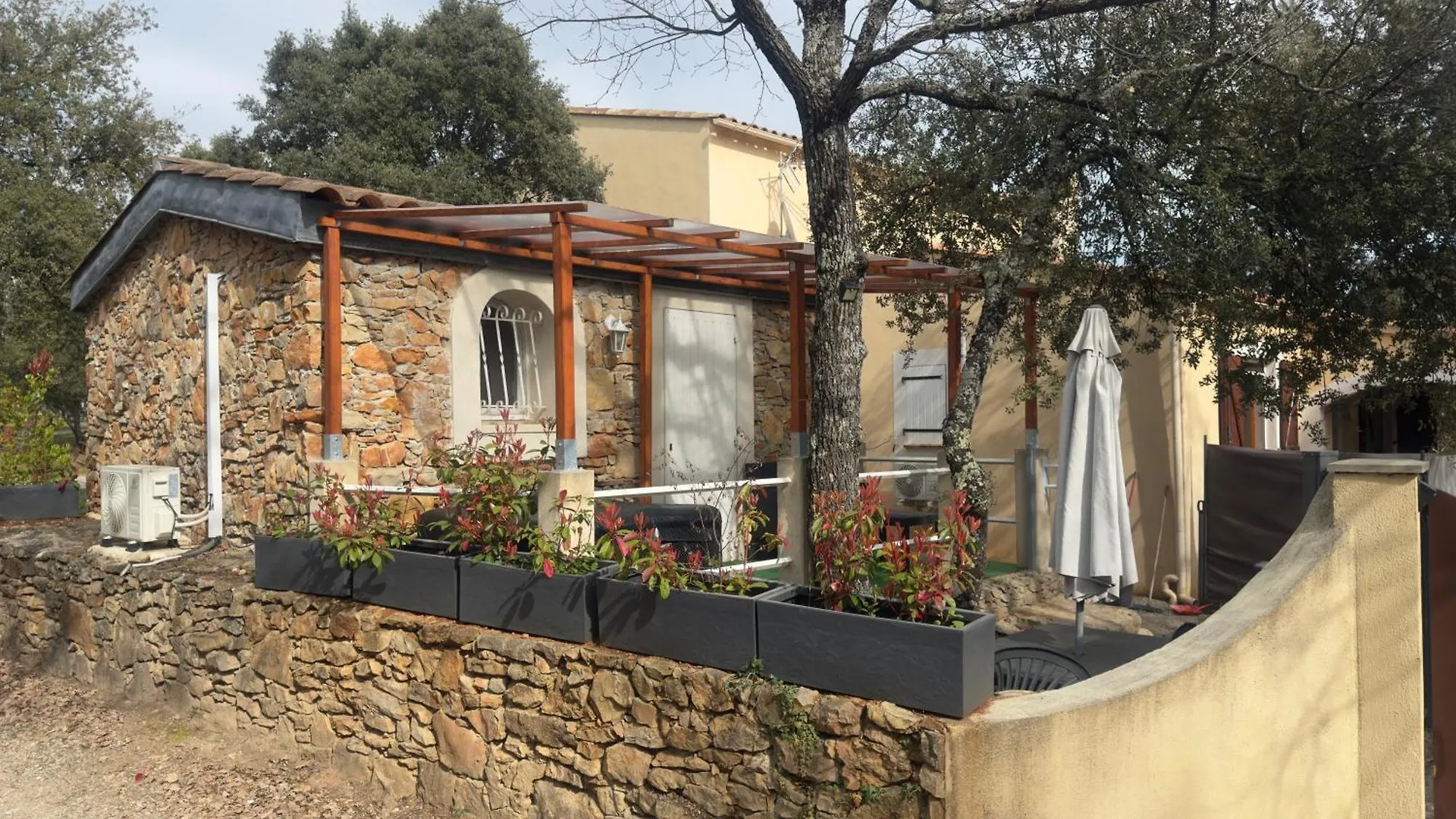 Les Gorges et Lacs du Verdon: Flexible Maison Accommodations Regusse France